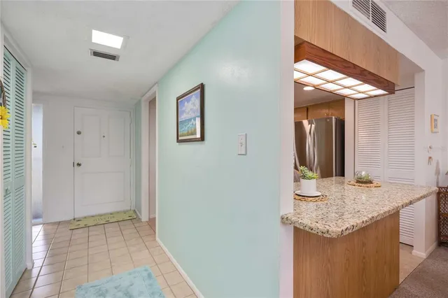 $299,000 | 1400 1st Avenue West, Unit 203, Bradenton, FL 34205