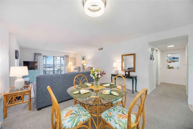 $299,000 | 1400 1st Avenue West, Unit 203, Bradenton, FL 34205