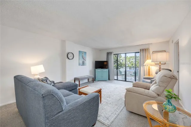 $299,000 | 1400 1st Avenue West, Unit 203, Bradenton, FL 34205