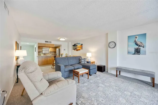 $299,000 | 1400 1st Avenue West, Unit 203, Bradenton, FL 34205