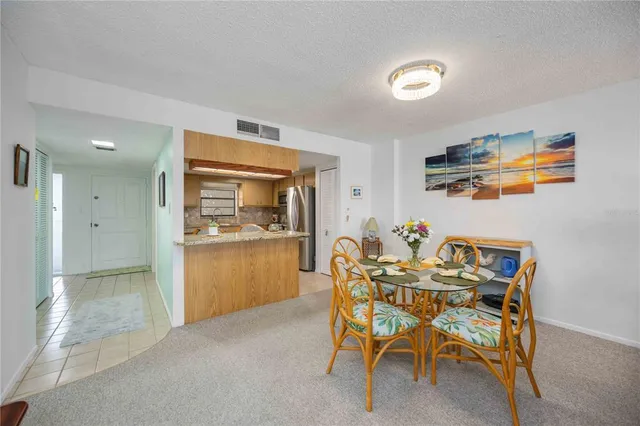 $299,000 | 1400 1st Avenue West, Unit 203, Bradenton, FL 34205