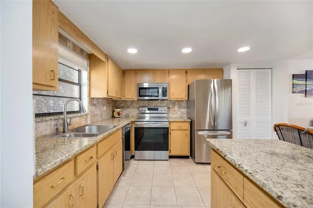 $299,000 | 1400 1st Avenue West, Unit 203, Bradenton, FL 34205