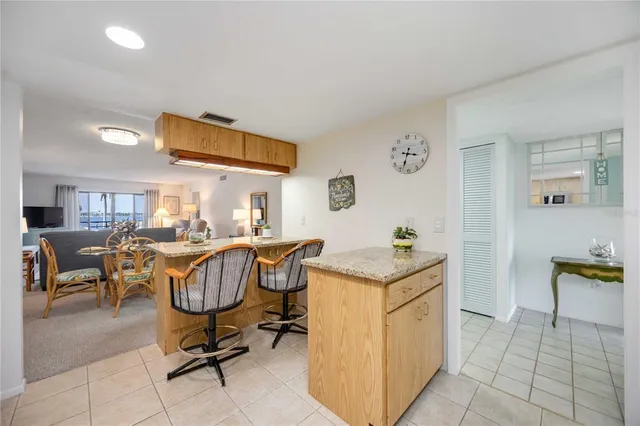 $299,000 | 1400 1st Avenue West, Unit 203, Bradenton, FL 34205