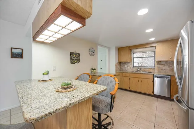 $299,000 | 1400 1st Avenue West, Unit 203, Bradenton, FL 34205