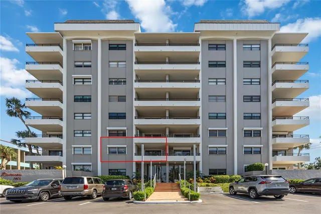 $299,000 | 1400 1st Avenue West, Unit 203, Bradenton, FL 34205