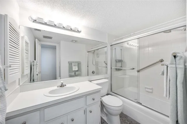 $299,000 | 1400 1st Avenue West, Unit 203, Bradenton, FL 34205