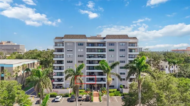 $299,000 | 1400 1st Avenue West, Unit 203, Bradenton, FL 34205