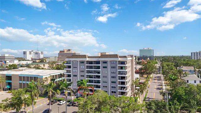 $299,000 | 1400 1st Avenue West, Unit 203, Bradenton, FL 34205