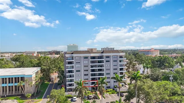 $299,000 | 1400 1st Avenue West, Unit 203, Bradenton, FL 34205