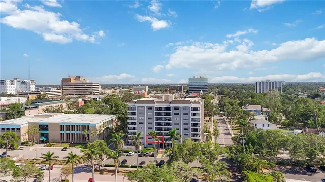 $299,000 | 1400 1st Avenue West, Unit 203, Bradenton, FL 34205