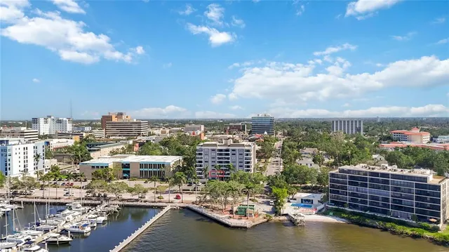 $299,000 | 1400 1st Avenue West, Unit 203, Bradenton, FL 34205