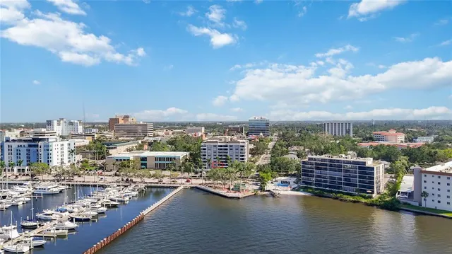 $299,000 | 1400 1st Avenue West, Unit 203, Bradenton, FL 34205