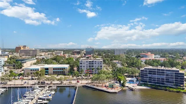 $299,000 | 1400 1st Avenue West, Unit 203, Bradenton, FL 34205