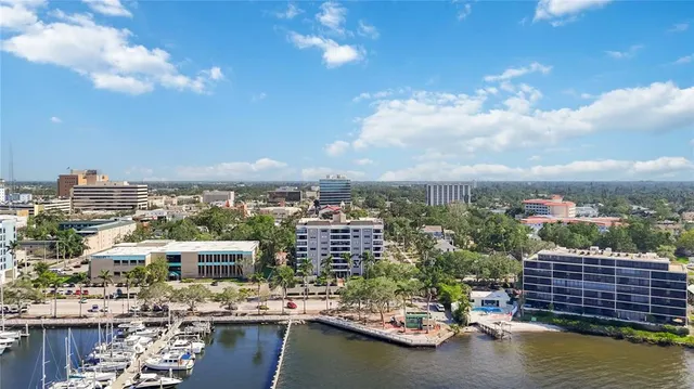 $299,000 | 1400 1st Avenue West, Unit 203, Bradenton, FL 34205