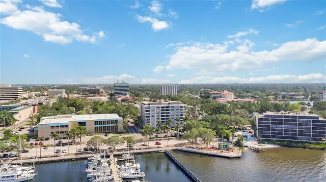 $299,000 | 1400 1st Avenue West, Unit 203, Bradenton, FL 34205