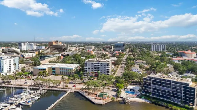 $299,000 | 1400 1st Avenue West, Unit 203, Bradenton, FL 34205