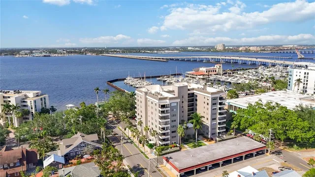 $299,000 | 1400 1st Avenue West, Unit 203, Bradenton, FL 34205