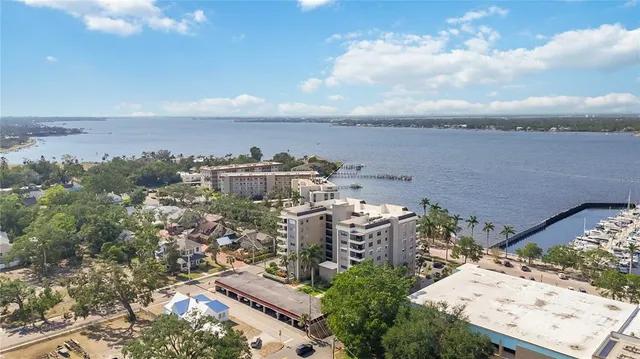 $299,000 | 1400 1st Avenue West, Unit 203, Bradenton, FL 34205