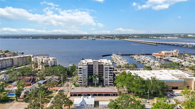 $299,000 | 1400 1st Avenue West, Unit 203, Bradenton, FL 34205