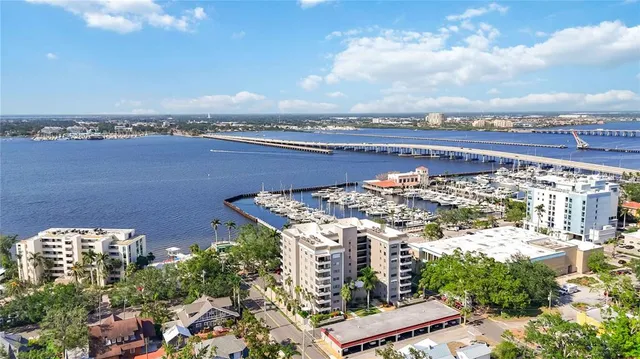 $299,000 | 1400 1st Avenue West, Unit 203, Bradenton, FL 34205