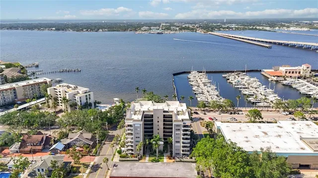 $299,000 | 1400 1st Avenue West, Unit 203, Bradenton, FL 34205