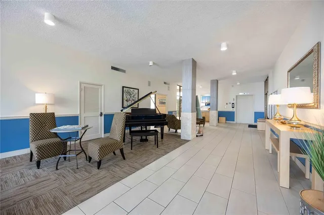 $299,000 | 1400 1st Avenue West, Unit 203, Bradenton, FL 34205