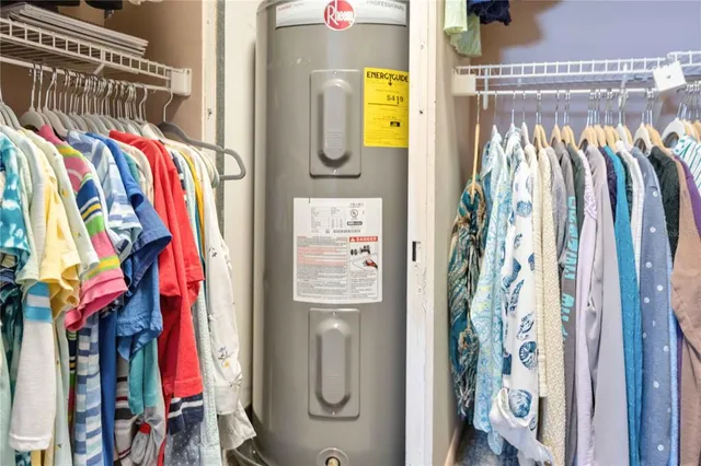 $299,000 | 1400 1st Avenue West, Unit 203, Bradenton, FL 34205