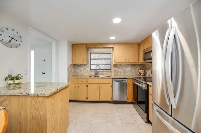 $299,000 | 1400 1st Avenue West, Unit 203, Bradenton, FL 34205