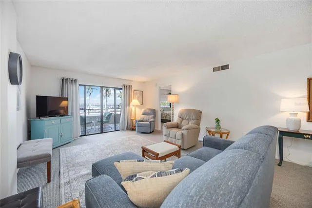 $299,000 | 1400 1st Avenue West, Unit 203, Bradenton, FL 34205