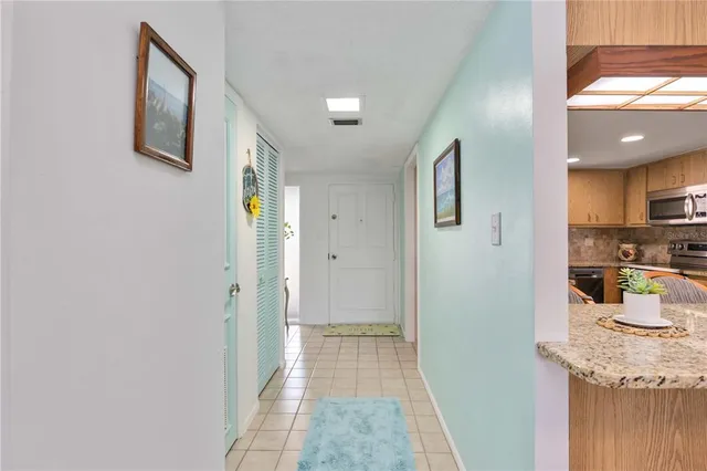 $299,000 | 1400 1st Avenue West, Unit 203, Bradenton, FL 34205