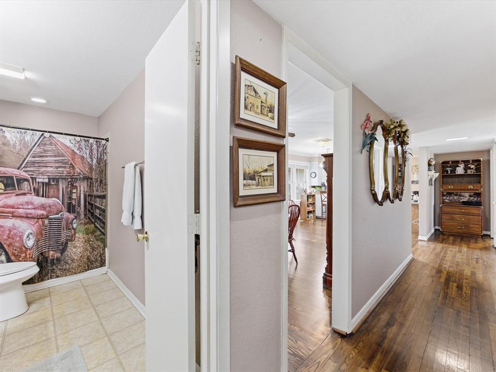 301 Ovilla Road Waxahachie, TX 75167 - Photo 28 of 38 a view of a hallway with interior of the house