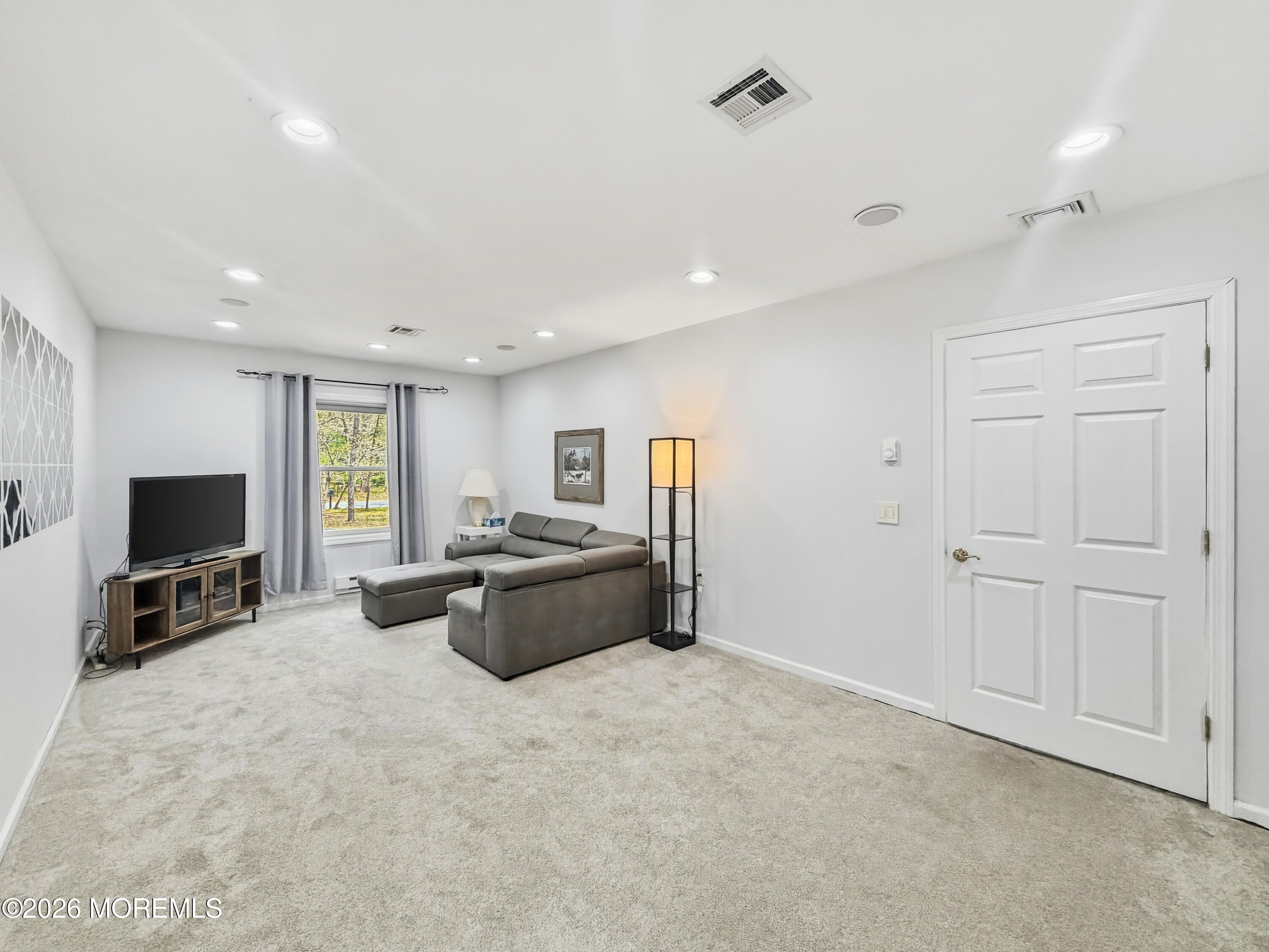 379 East Bird Village Road Jackson, NJ 08527 - Photo 22 of 43 den:family rm