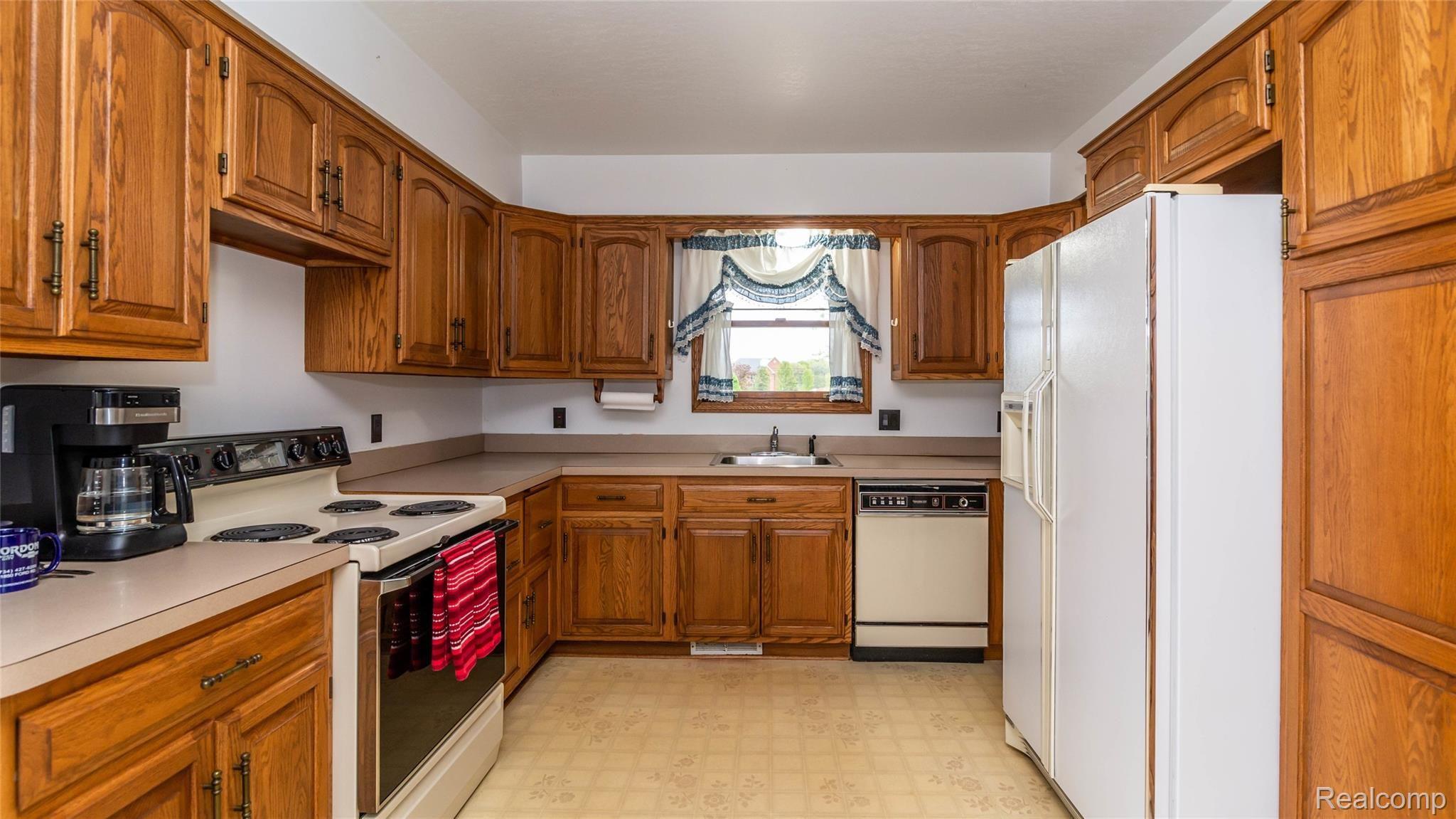 24000 Clark Road Belleville, MI 48111 - Photo 11 of 32 clark1035.jpg