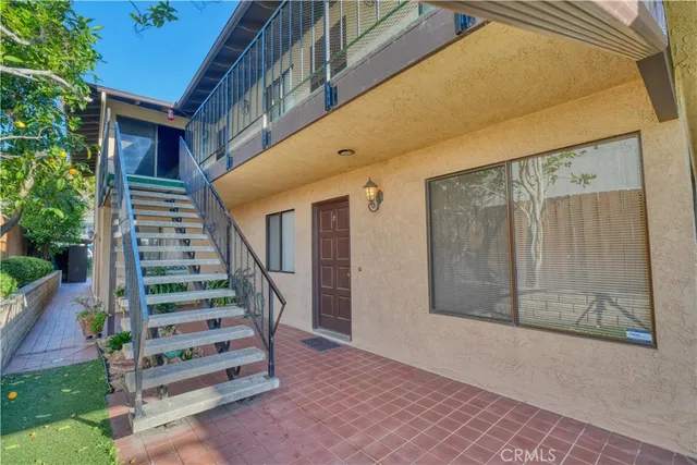 a view of entryway with a front door
