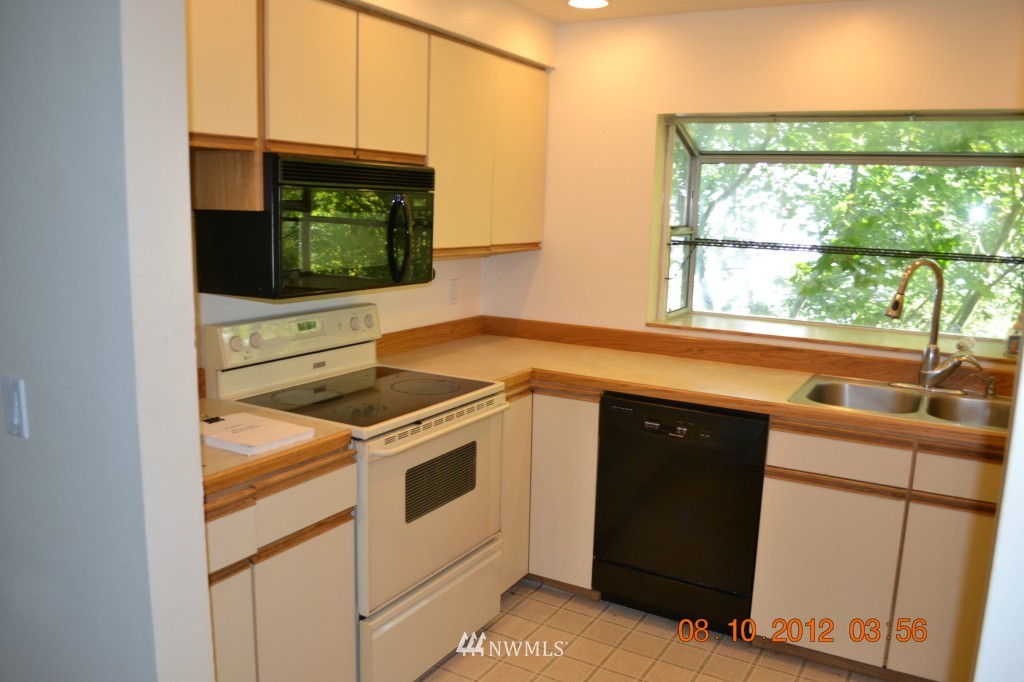 10829 Southeast 172nd Street, Unit C6 Renton, WA 98055 - Photo 3 of 14 Gallery Image 3