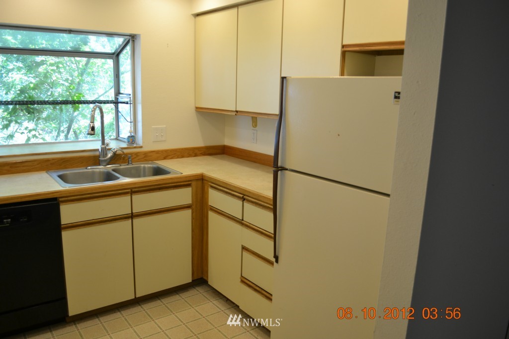 10829 Southeast 172nd Street, Unit C6 Renton, WA 98055 - Photo 4 of 14 Gallery Image 4