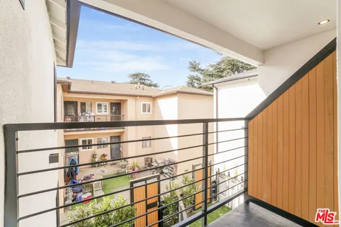 $669,000 | 4017 Grand View Boulevard, Los Angeles, CA 90066