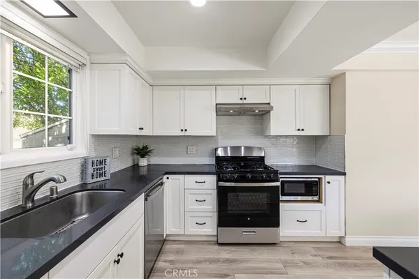 $979,000 | 8673 Herrick Avenue, Los Angeles, CA 91352