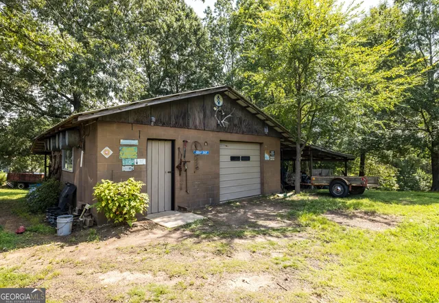 a view of a back yard with green space and plants