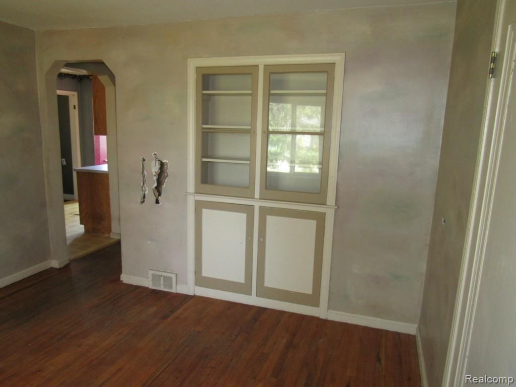 2827 Weaverton Rochester, MI 48307 - Photo 20 of 43 2827 WEAVERTON ROCHESTER HILLS (93).jpg