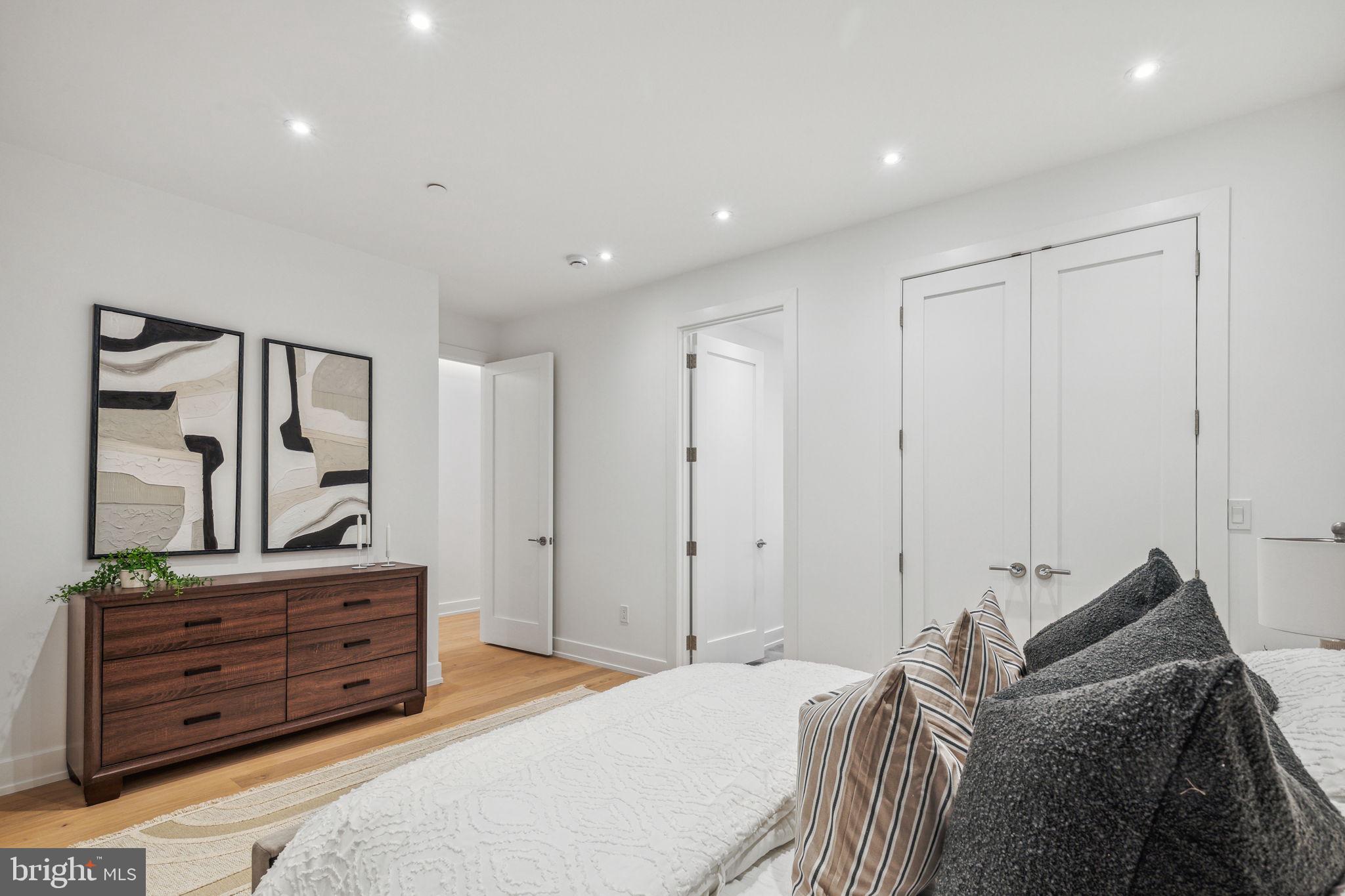 124 North 2nd Street, Unit 4 Philadelphia, PA 19106 - Photo 30 of 48 a bedroom with a bed and a mirror