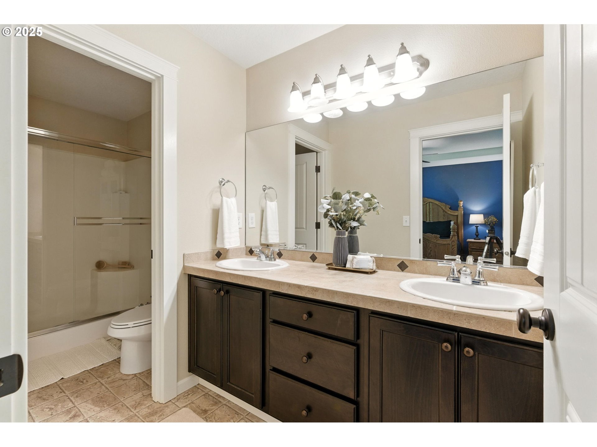 13963 Traveler Road Oregon City, OR 97045 - Photo 8 of 21 Owner's Suite Bathroom