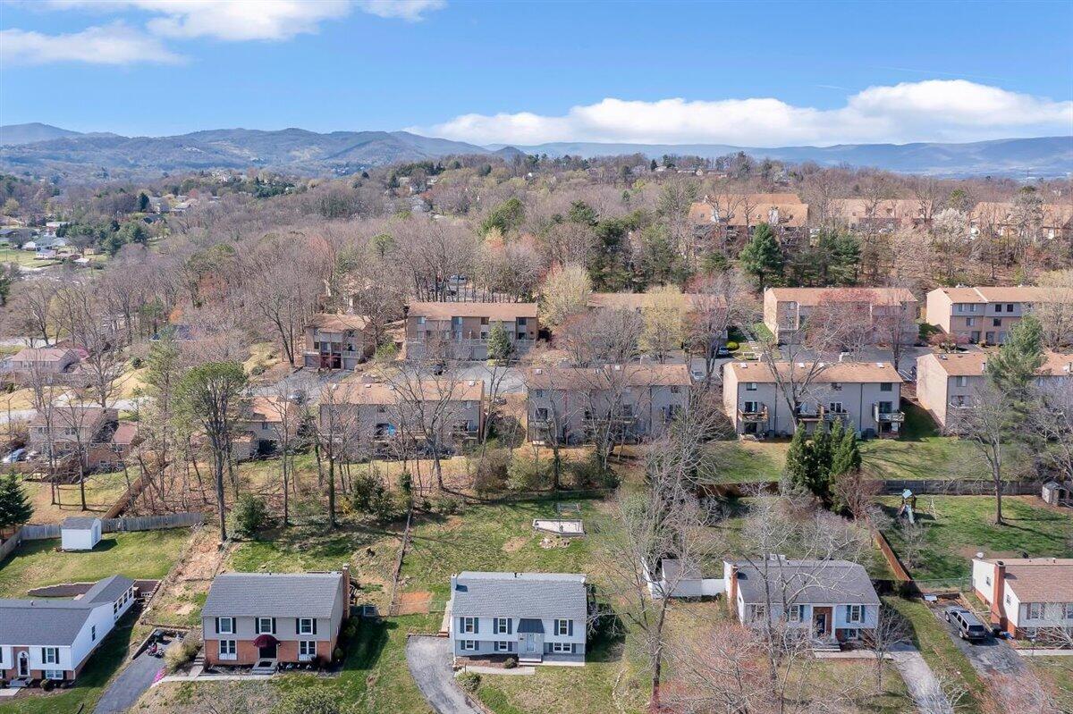 02-3551 Meadowlark Rd_02
