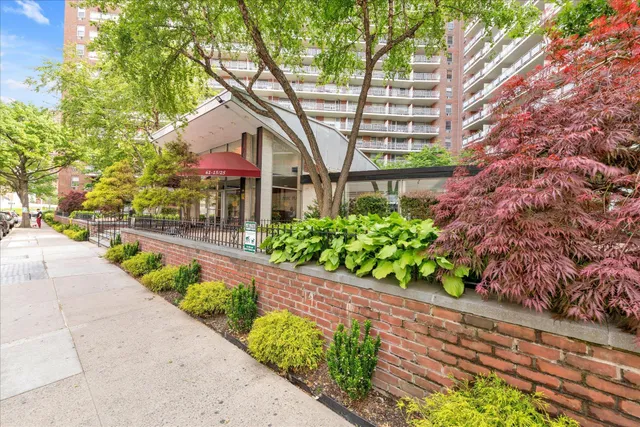 $558,888 | 61-15 97th Street, Unit 6A | Rego Park