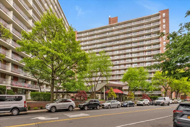 $558,888 | 61-15 97th Street, Unit 6A | Rego Park