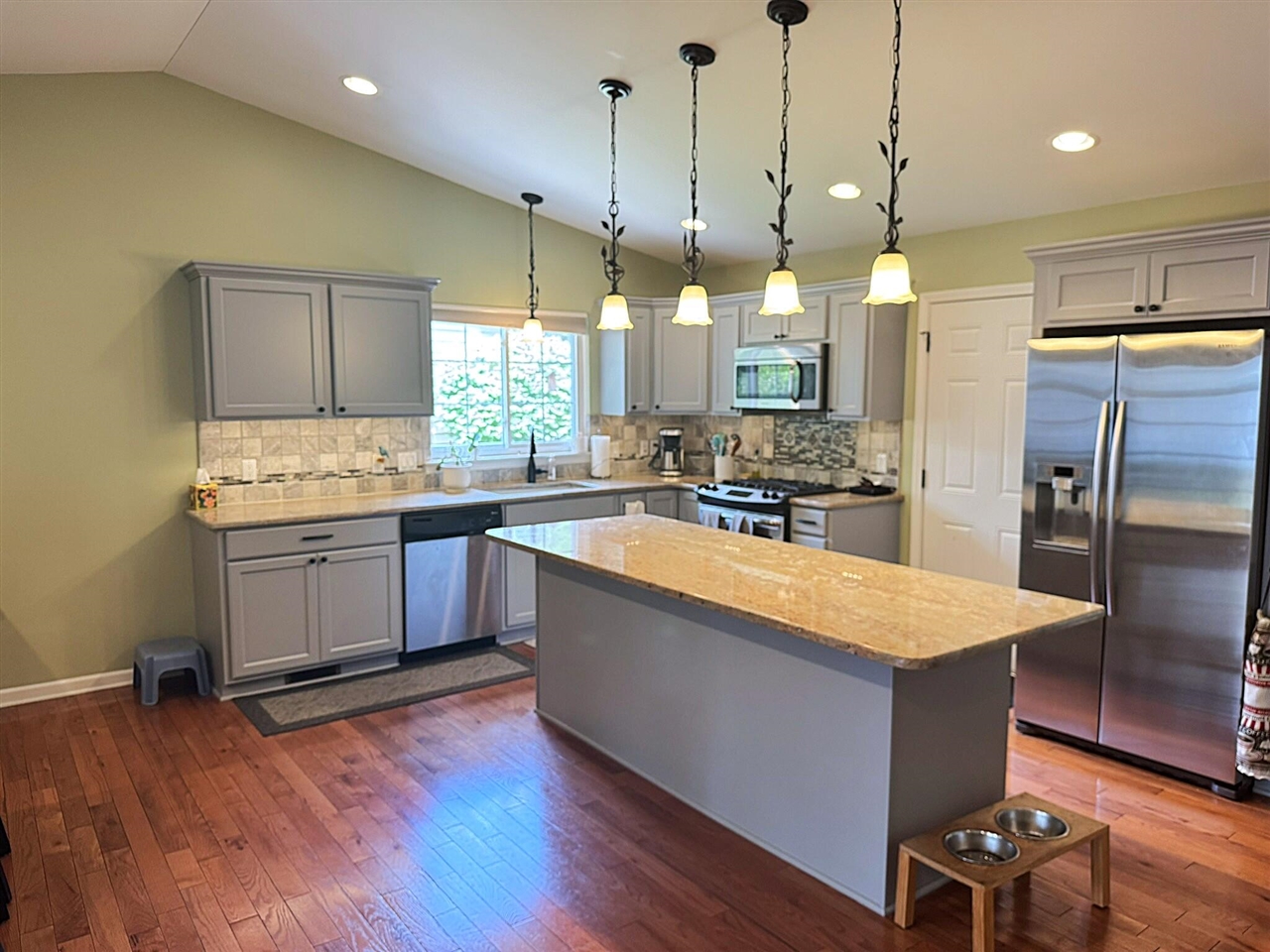 39889 Coronation Road Canton, MI 48188 - Photo 13 of 51