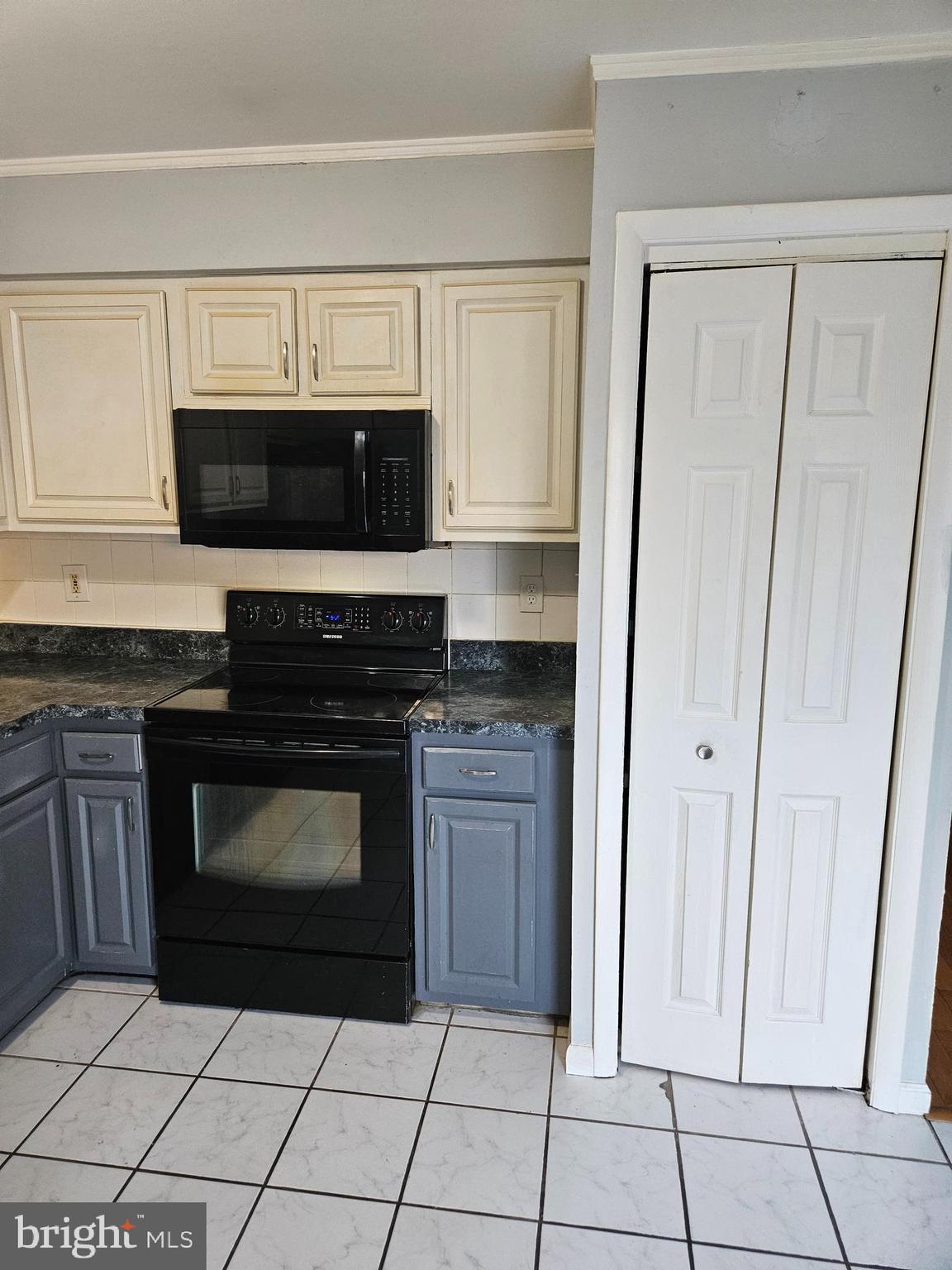2103 Walnut Ridge Drive Pottstown, PA 19464 - Photo 5 of 23 Kitchen