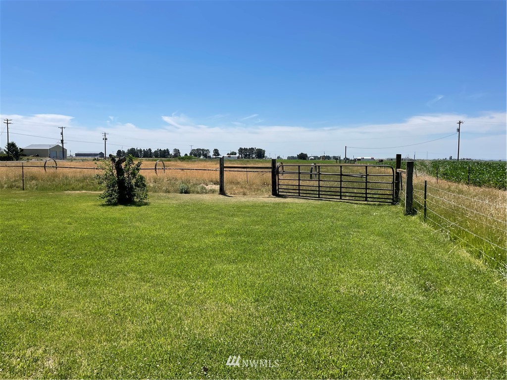 9332 Northeast M Road Moses Lake, WA 98837 - Photo 3 of 37 Gallery Image 3