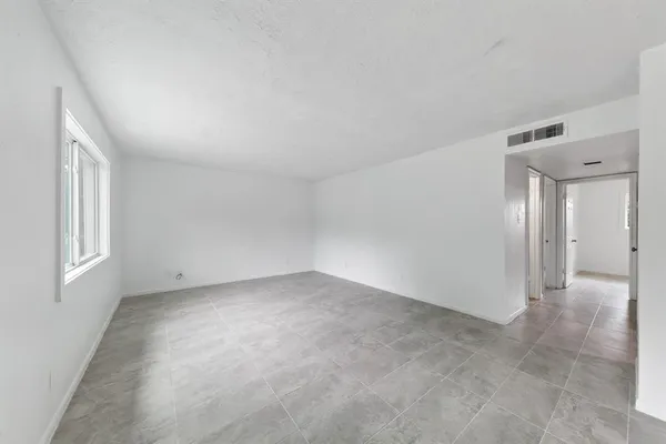 $995 | 1312 West Adoue Street, Unit 7, Alvin, TX 77511