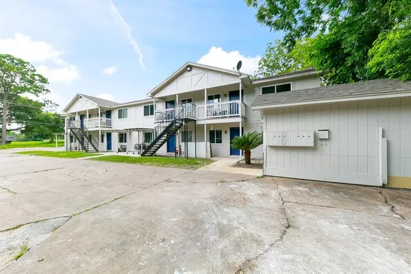 $995 | 1312 West Adoue Street, Unit 7, Alvin, TX 77511